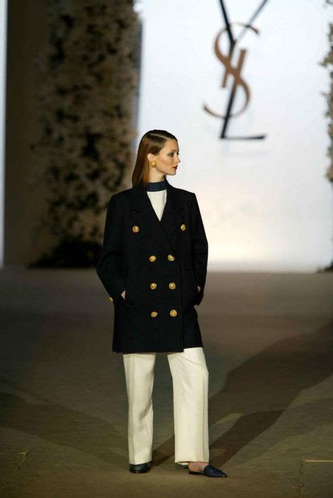 dernier défilé yves saint laurent 2002|Yves Saint Laurent Spring 2002 Couture .